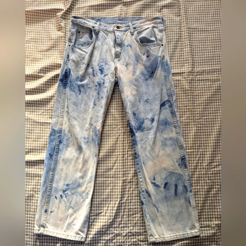 Wrangler size 34x30 acid washed jeans